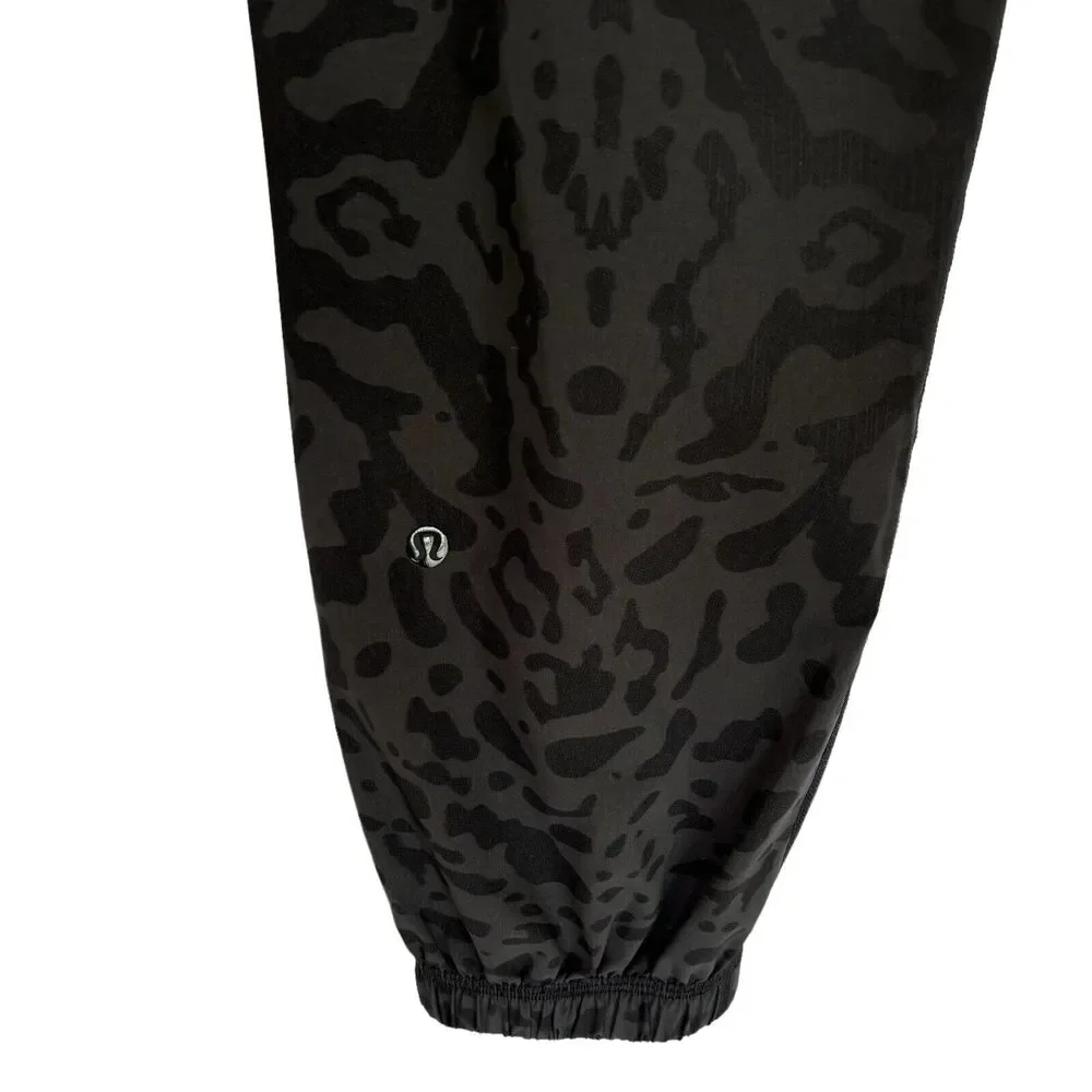 Lululemon women's drawstring cropped jogger style animal print pants size 4 - Picture 4 of 6
